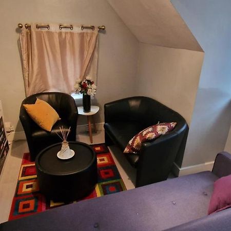 Cosy 2 Bedroom Flat - Sleeps 6 People - Close To Lewisham Dlr/Train Station Londres Exterior foto