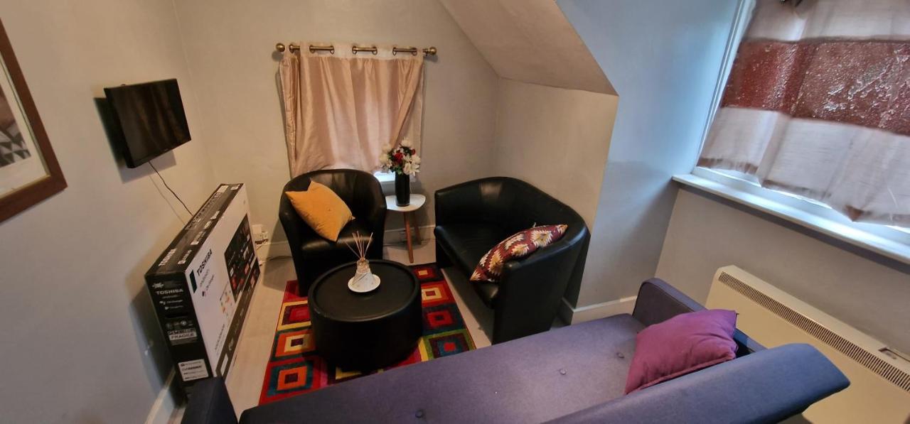 Cosy 2 Bedroom Flat - Sleeps 6 People - Close To Lewisham Dlr/Train Station Londres Exterior foto