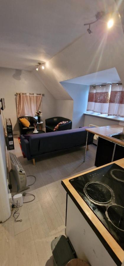 Cosy 2 Bedroom Flat - Sleeps 6 People - Close To Lewisham Dlr/Train Station Londres Exterior foto